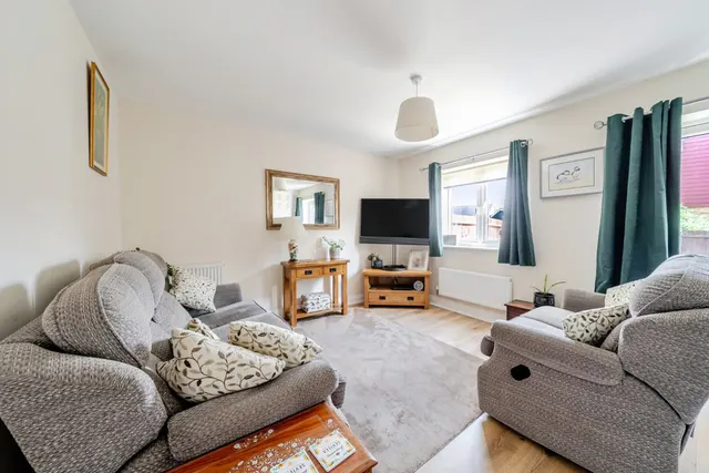 Bedford Drive, Fareham, PO14, photo 2