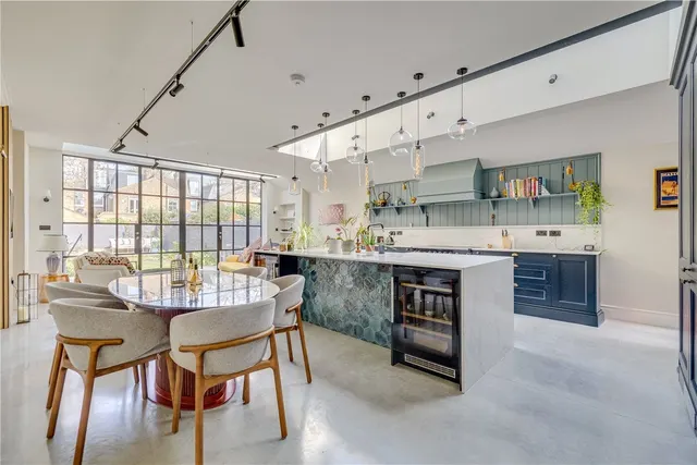 Lysia Street, London, SW6, photo 1