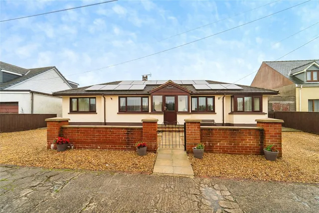 Grass Holm Close, Roch, SA62, photo 3