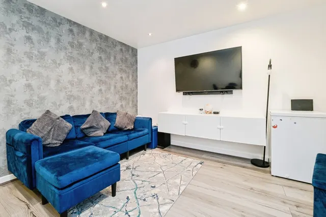 Loxford Road, Barking, IG11, photo 3