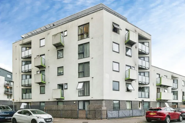 Loxford Road, Barking, IG11, photo 1