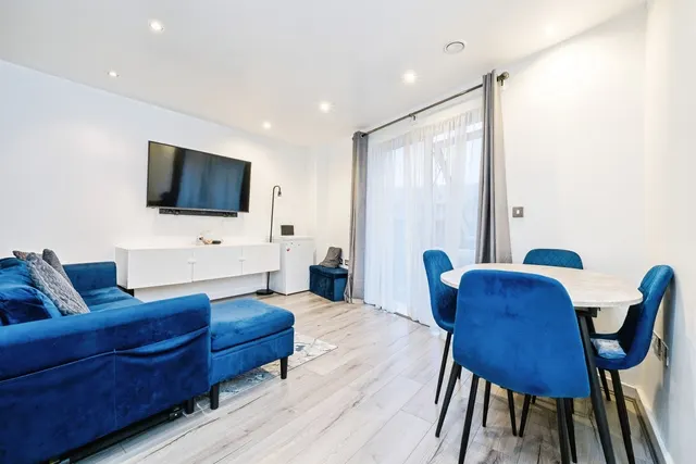 Loxford Road, Barking, IG11, photo 2