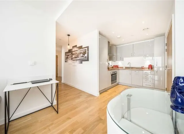 Cutter Lane, Greenwich, SE10, photo 2