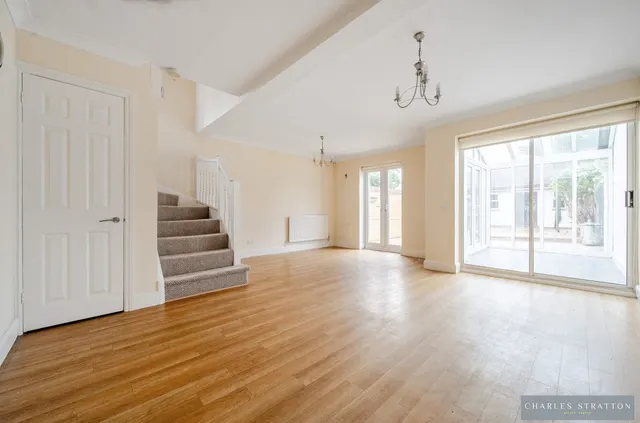 Photo 3 — Landseer Close, Hornchurch, Essex, RM11 1FJ