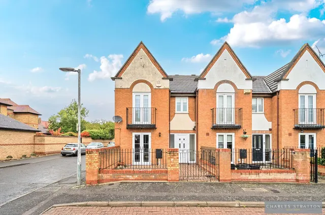 Landseer Close, Hornchurch, Essex, RM11 1FJ, photo 1