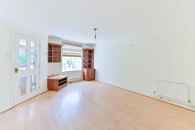 Photo 3 — 36 Abbotswood Road, London