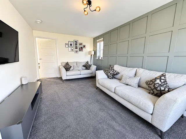 Maggie Lawson Court, Uddingston, G71, photo 3