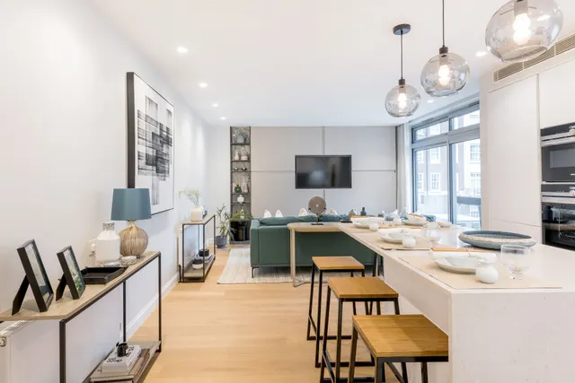 17 Fitzhardinge House, 12-14 Portman Square, London, photo 1