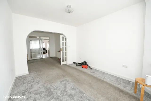 Craven Gardens, Barking, IG11, photo 2