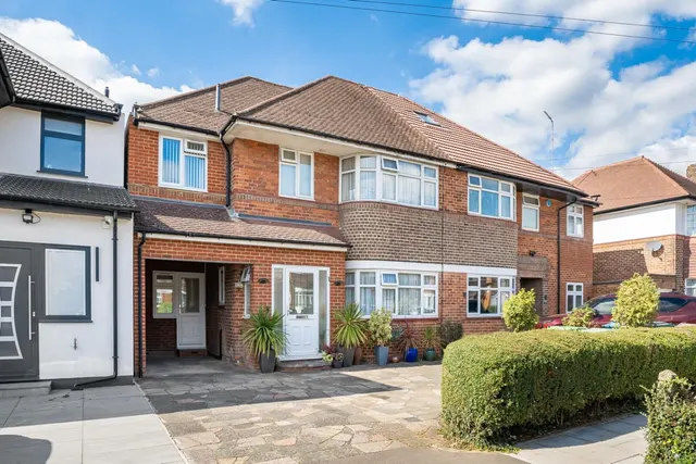 4 bedroom house, Howberry Road, Edgware, HA8