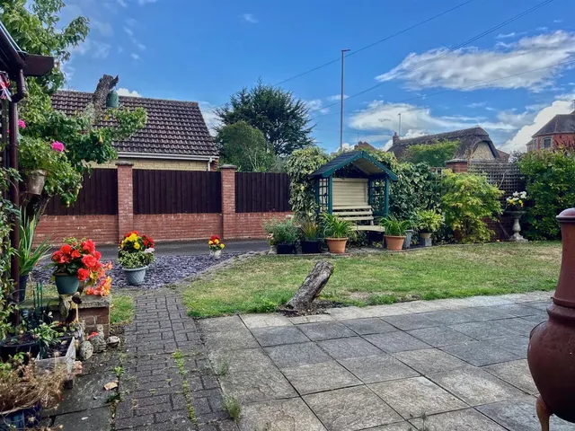 Shaftesbury Road, Lodden, photo 1