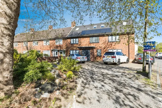 Five Acres, Northgate, RH10, photo 1