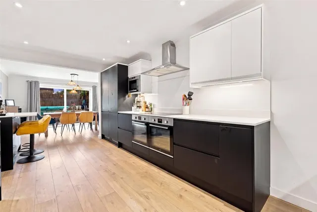 with 5 bedrooms in Saffron Walden, CB11, photo 3