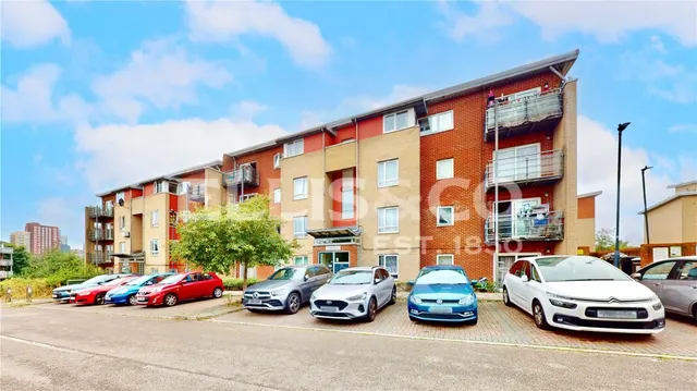 Wellspring Crescent, Wembley, HA9, photo 1
