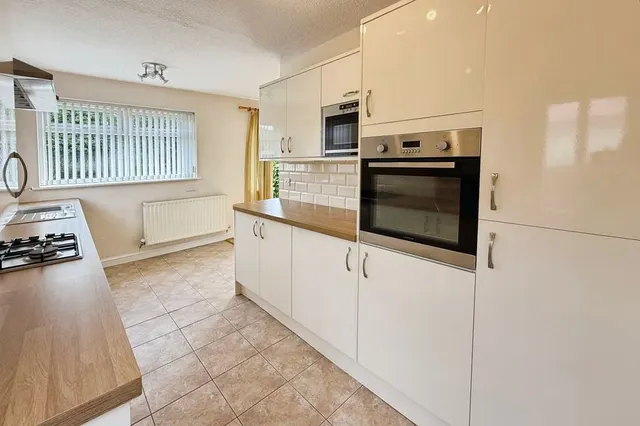 Enfield Road, Swinton, M27, photo 3