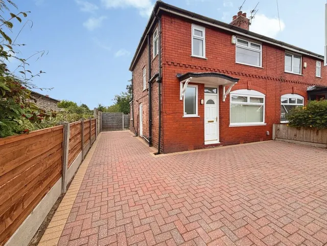 Enfield Road, Swinton, M27, photo 1