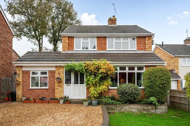 Turnville Close, Lightwater, Surrey, GU18 5UA, photo 1