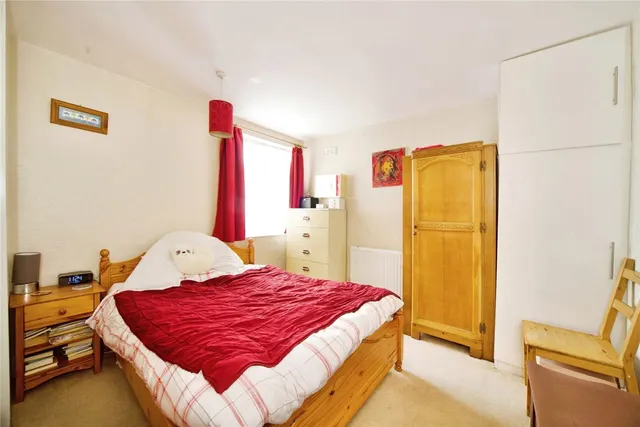 Photo 3 — Gainsborough Avenue, Manor Park, London, E12