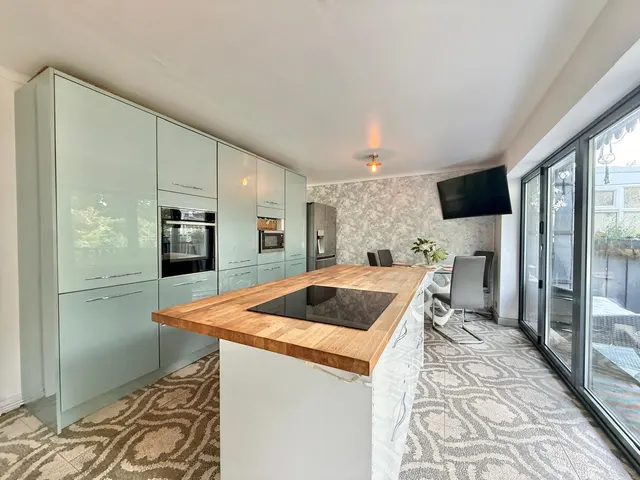 Bluestone Road, Denton, M34, photo 3