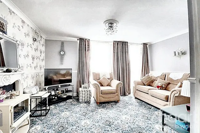 Mimosa Close, Harold Hill, RM3, photo 3