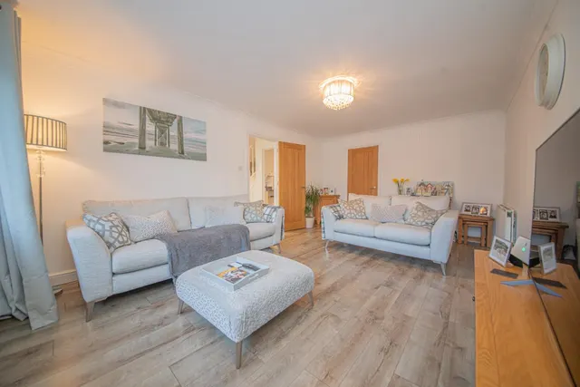Photo 2 — 1 Noyce Drive, Fair Oak, EASTLEIGH, Hampshire, SO50 7LT