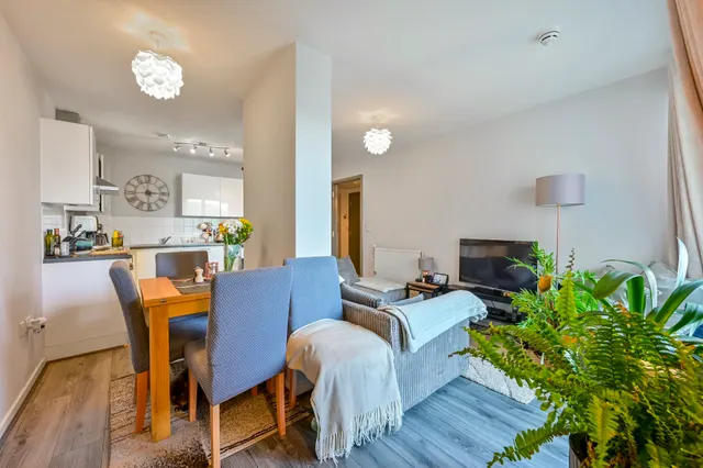 Photo 2 — Apartment 13, 6 Hardwicks Square, London