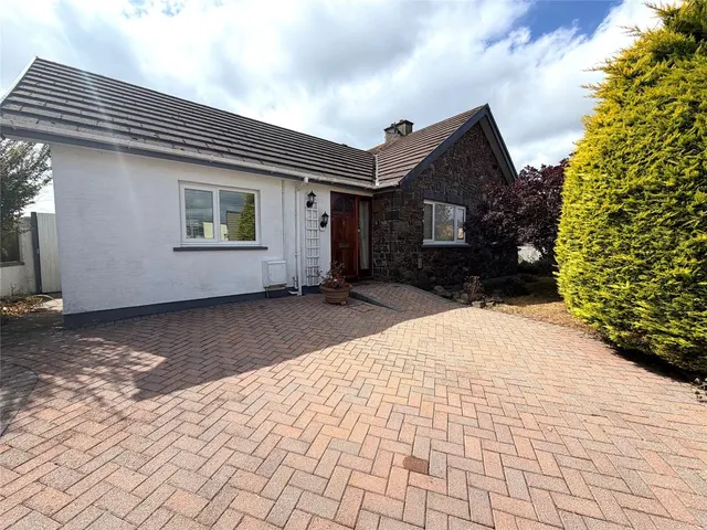 Woodland Crescent, Milford Haven, SA73, photo 1