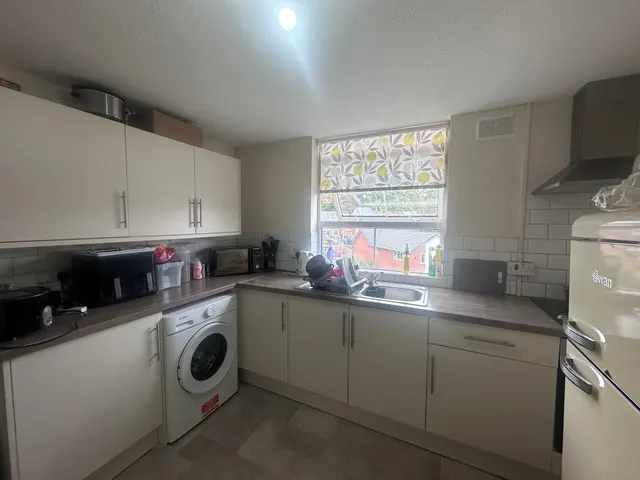 Comberton Hill, DY10 1QN, photo 1