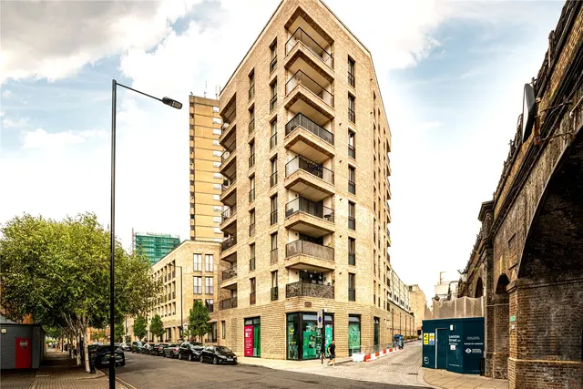 2 bedroom flat — Cheping House, 1 Lockton Street, London, W10
