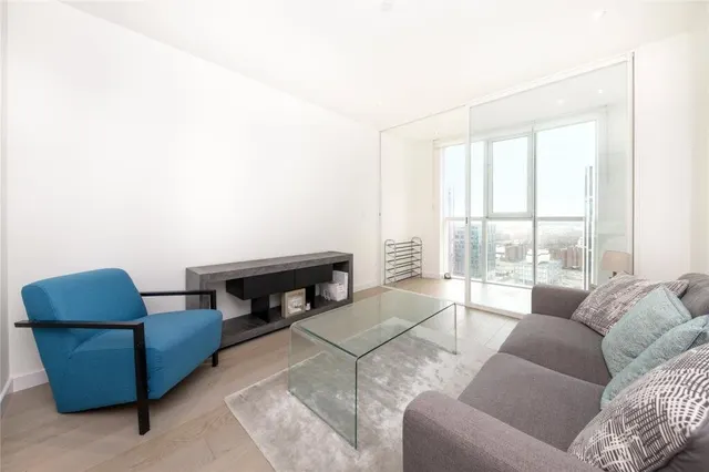 Wandsworth Road, Nine Elms, SW8, photo 1
