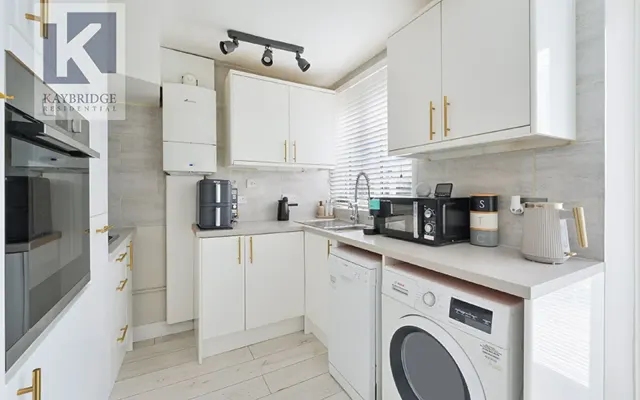 Photo 3 — Vincent Avenue, Surbiton, KT5