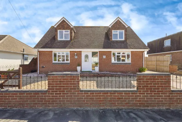 Marshall Road, Hayling Island, PO11, photo 1