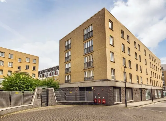 Plumbers Row, Aldgate, E1, photo 1
