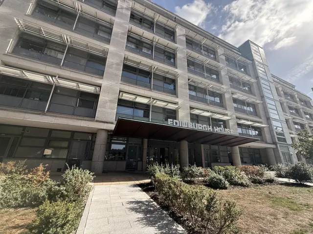 Edinburgh Gate, Harlow, CM20, photo 1