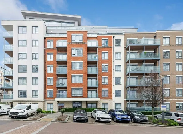 East Drive, Hendon, NW9, photo 1