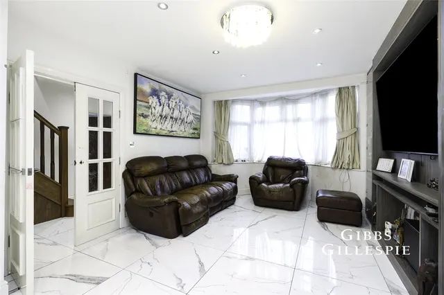 Tangmere Gardens, Northolt Fees Apply, UB5, photo 3