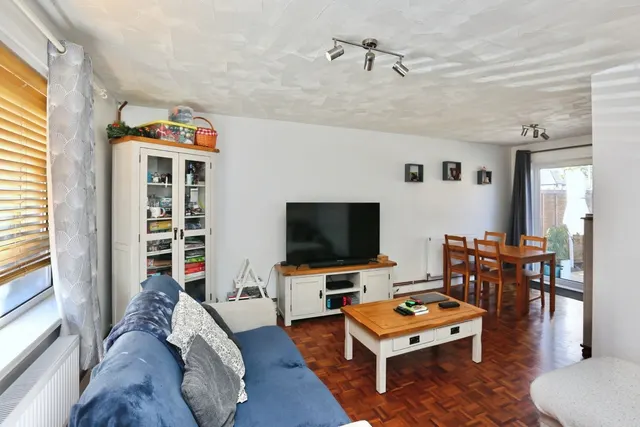 Manor Farm Close, Bishopstoke, SO50, photo 2