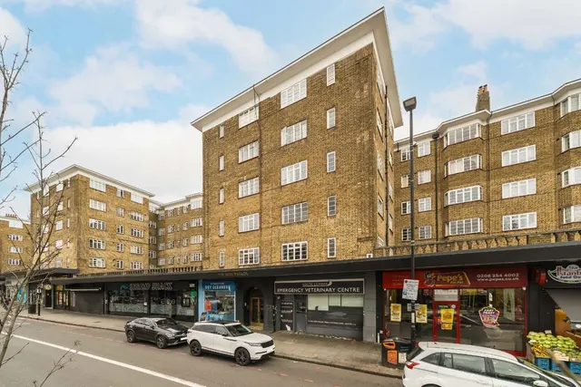 Streatham High Road, SW16, photo 1