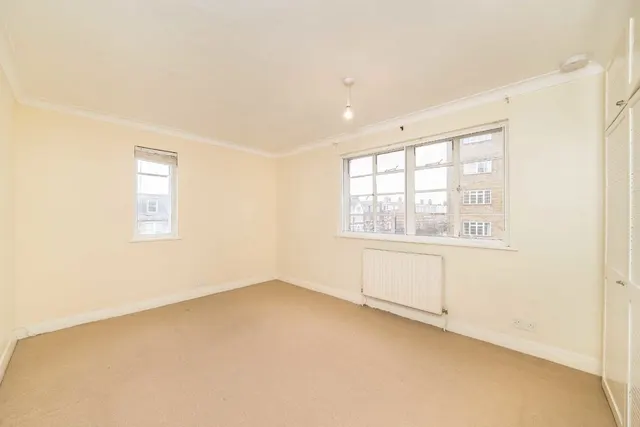 Streatham High Road, SW16, photo 3