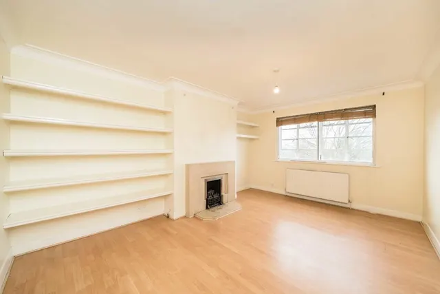 Streatham High Road, SW16, photo 2