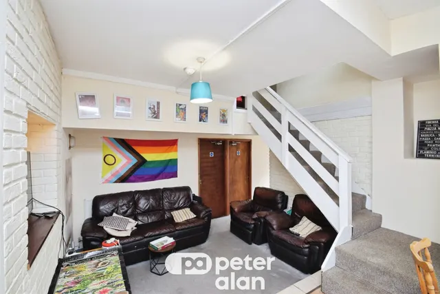 Kemble Street, Swansea, SA2, photo 2