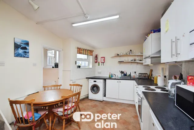 Kemble Street, Swansea, SA2, photo 1
