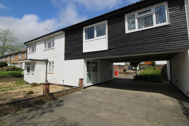 Lamberhurst Walk, Crawley, RH10, photo 1