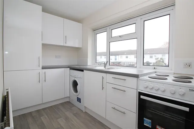 Lamberhurst Walk, Crawley, RH10, photo 3