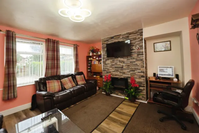 Photo 3 — Swain House Road, Bradford