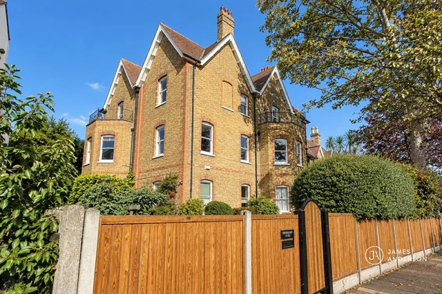 Enmore Gardens, London, SW14, photo 1