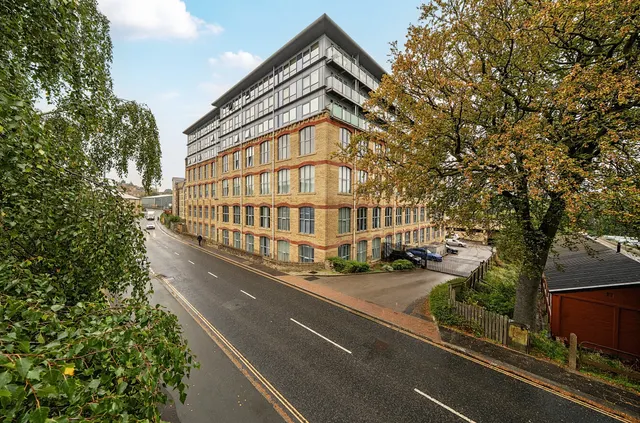 Dewsbury Road, Elland, HX5, photo 1
