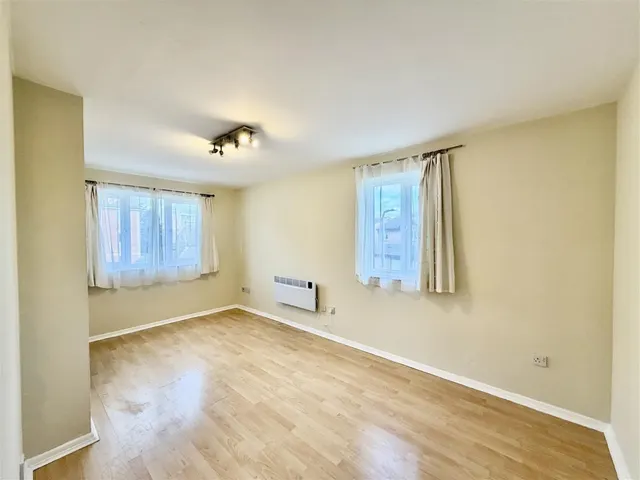 bed Apartment For SaleBurket Close, Norwood Green, UB2, photo 2