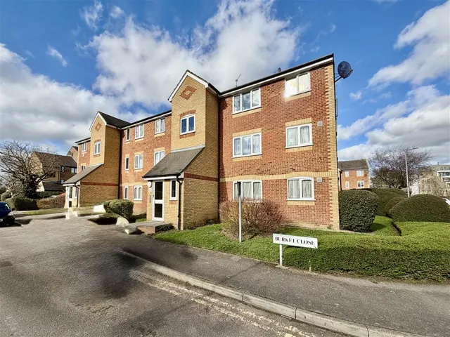 bed Apartment For SaleBurket Close, Norwood Green, UB2, photo 3