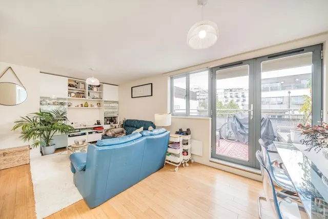 Agate Close, NW10, photo 1